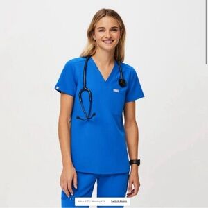 FIGS Slim Catarina One Pocket Scrub Top XS royal blue